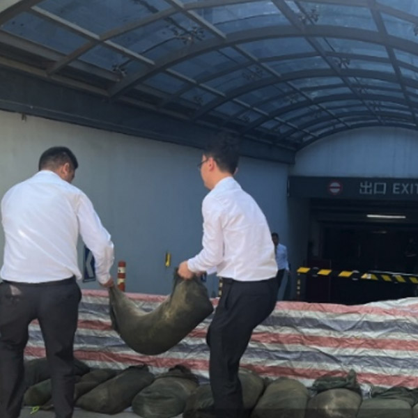 暴雨前线筑起物业保障墙